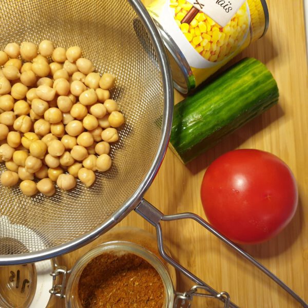 Spicy lunchsalade met kikkererwten