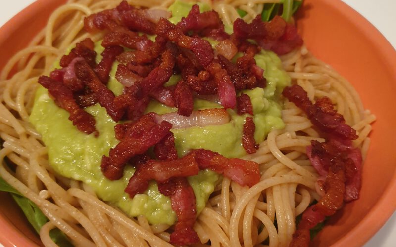 Spaghetti avocado carbonara