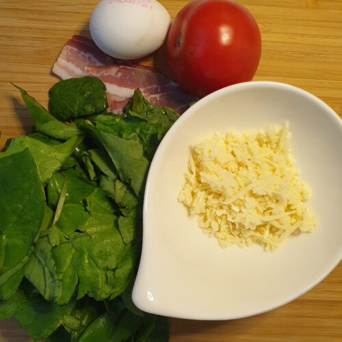 Lunchomelet met spinazie en tomaat