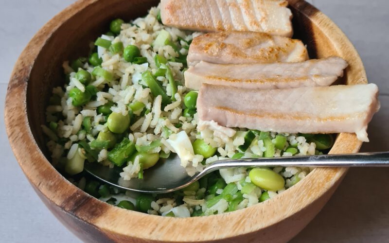 Rijstsalade met groene groenten