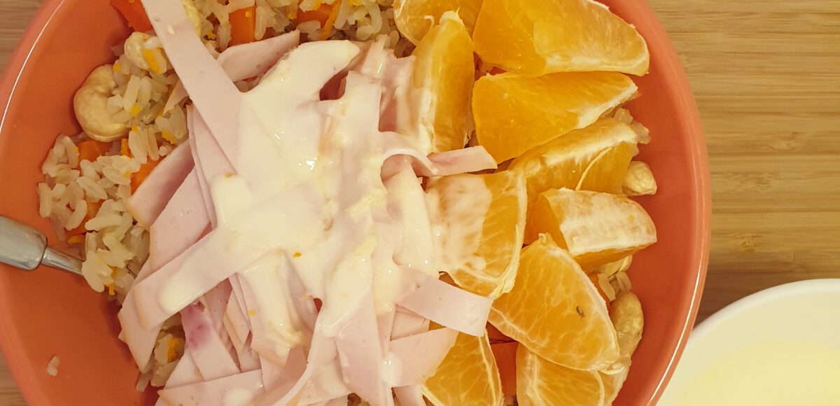 Rijstsalade met kip en sinaasappel