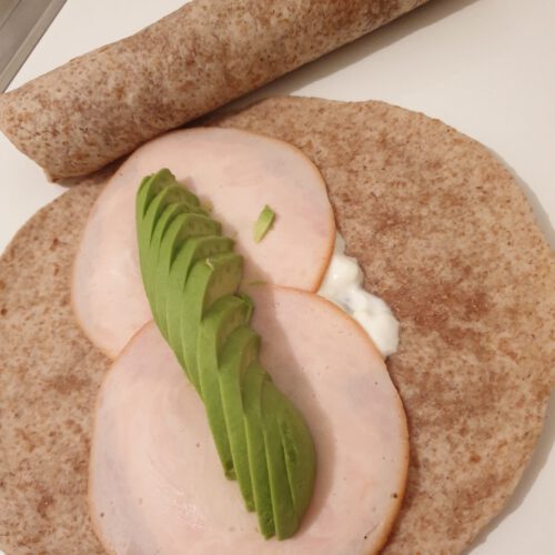 Lunchwrap met kip en avocado