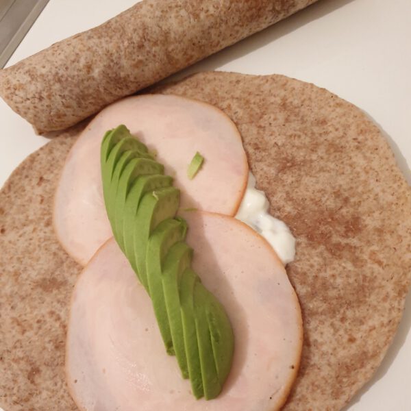 Lunchwrap met kipfilet en avocado