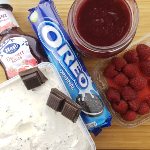 Oreo-stracciatelia dessert