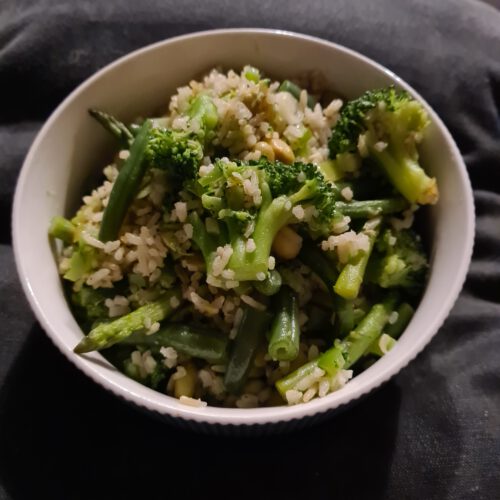 Gebakken rijst met groene groenten