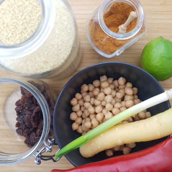 Couscous met kikkererwten en rozijnen