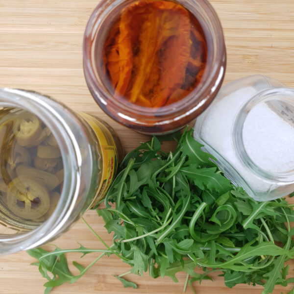 Pittige tapenade met rucola