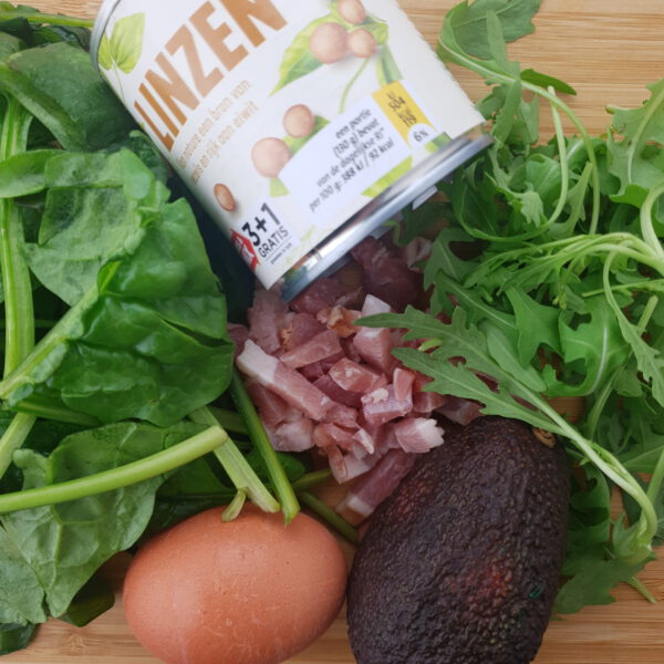 Lunchsalade met linzen en spekjes